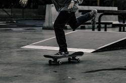 开云体育-银箭穿云，迈凯伦轻取阿斯顿马丁，汉密尔顿以关键制胜书写王者归来的唯一注解