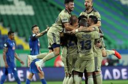 开云足球直播-沙尔克前锋独中两元，助球队取胜