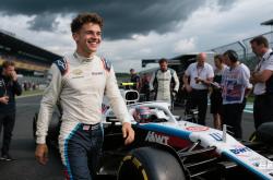 开云体育-包含哈斯车队逆转阿斯顿马丁，诺里斯刷新纪录的词条