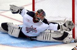 开云体育-英超争冠焦点战与雄鹿火力压制广东队，竞技体育的巅峰对决