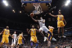 开云体育平台APP-哈利伯顿的魔法与雷霆的审判，当湖人遭遇双重风暴