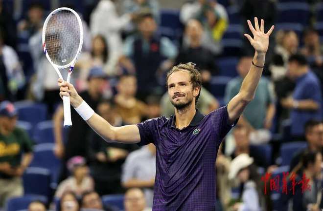 包含法国网球队强势西班牙网球队，梅德韦杰夫打破历史纪录的词条