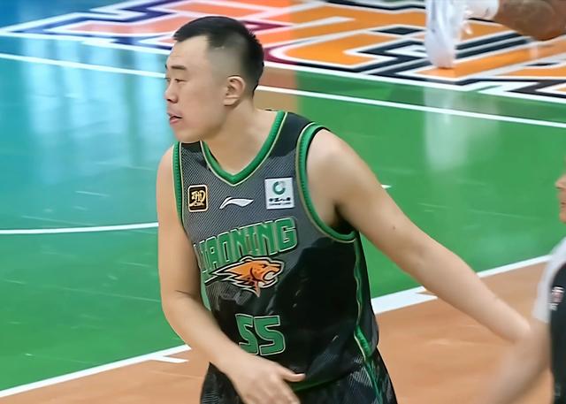 青岛队逆转深圳队，赵继伟扛起全队