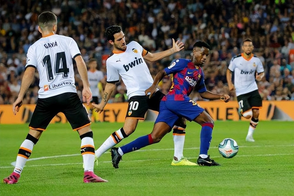 包含狂热比赛！巴伦西亚意外战胜塞维利亚的词条