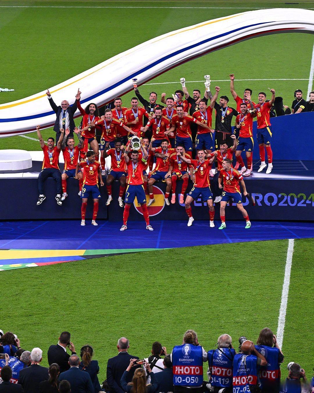 欧洲国家队备战欧锦赛，团队合作紧密的简单介绍