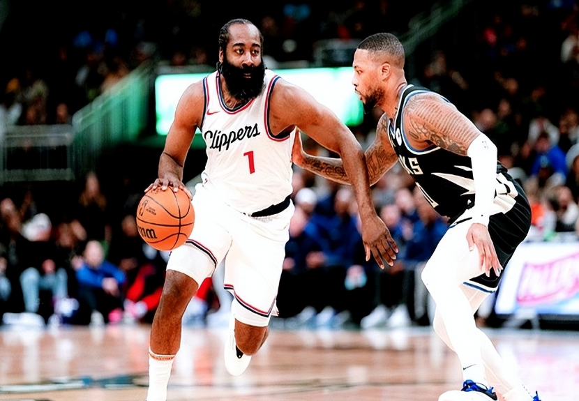 关于火箭胜快船，西蒙斯暴扣战胜对手的信息