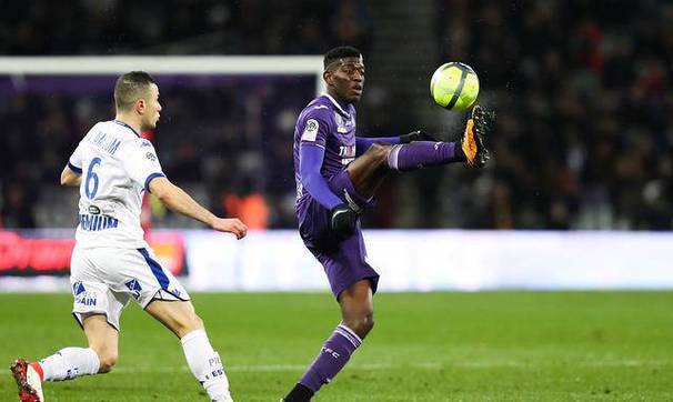 亚眠主场不敌里尔，遭遇连败的简单介绍