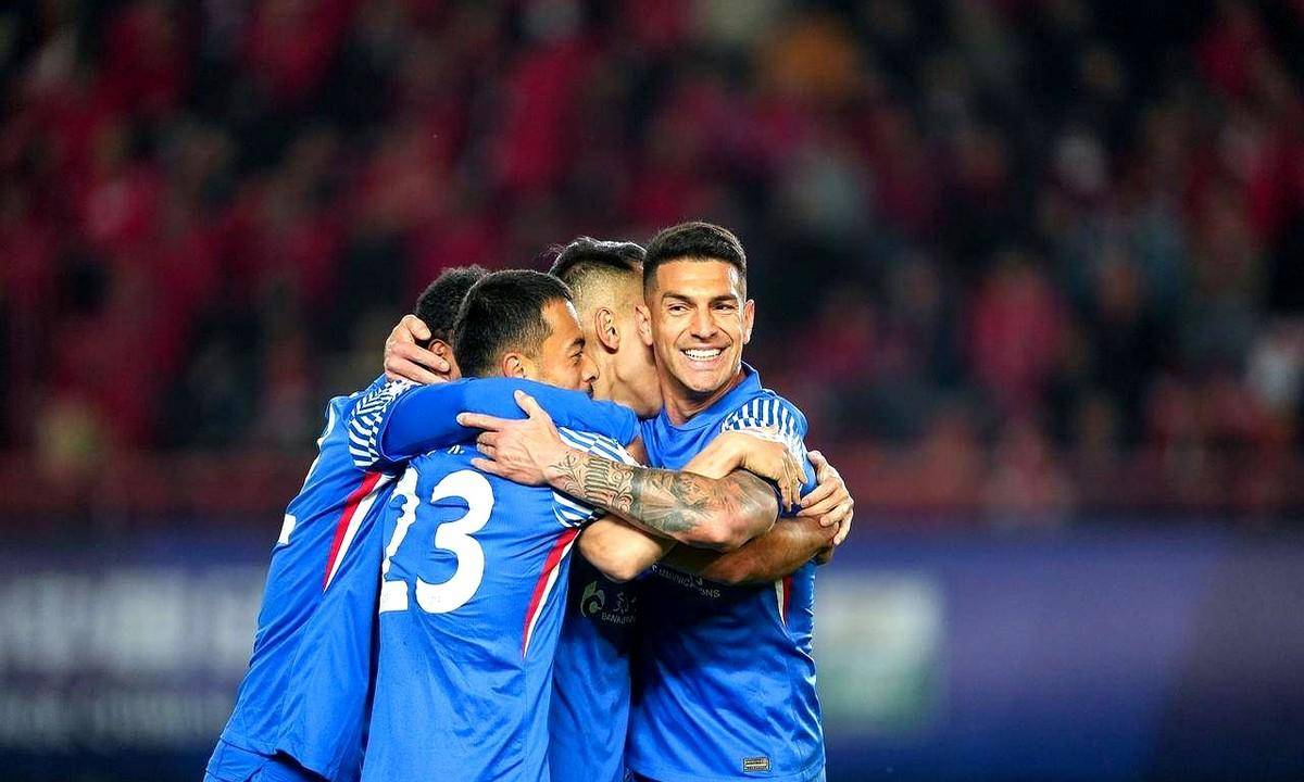 河南建业客场不敌上海申花，战绩依旧不佳