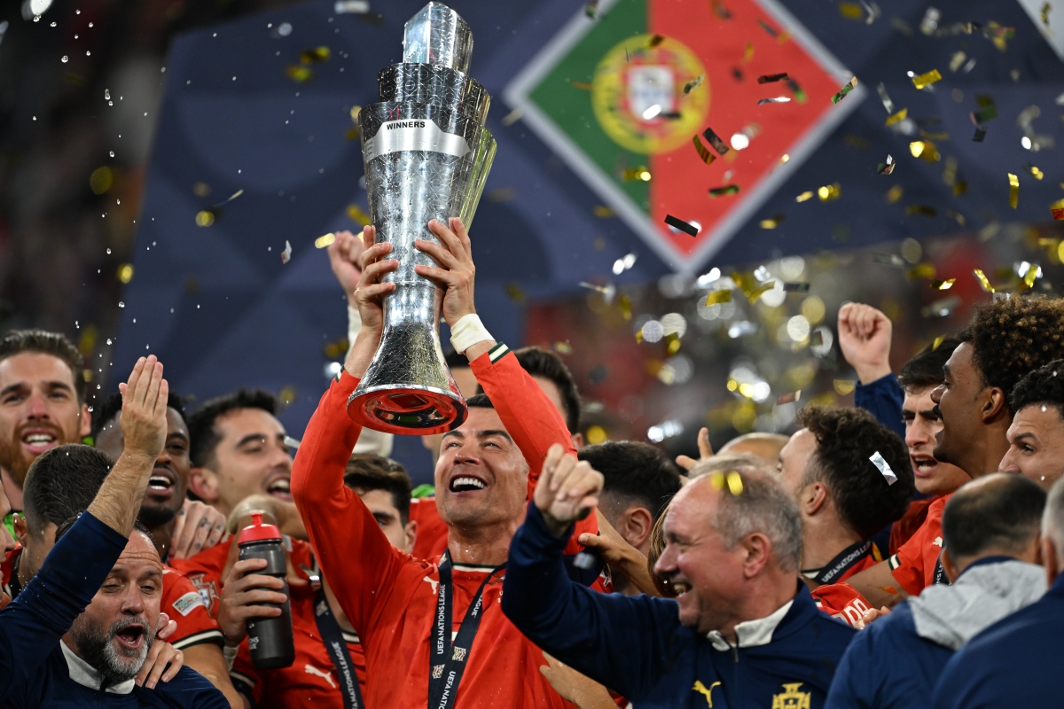 紧张氛围笼罩欧冠赛场，球队士气高涨的简单介绍