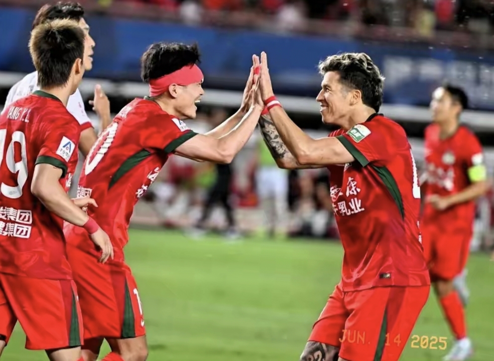 比赛全程精彩，球员表现抢眼，助球队取胜