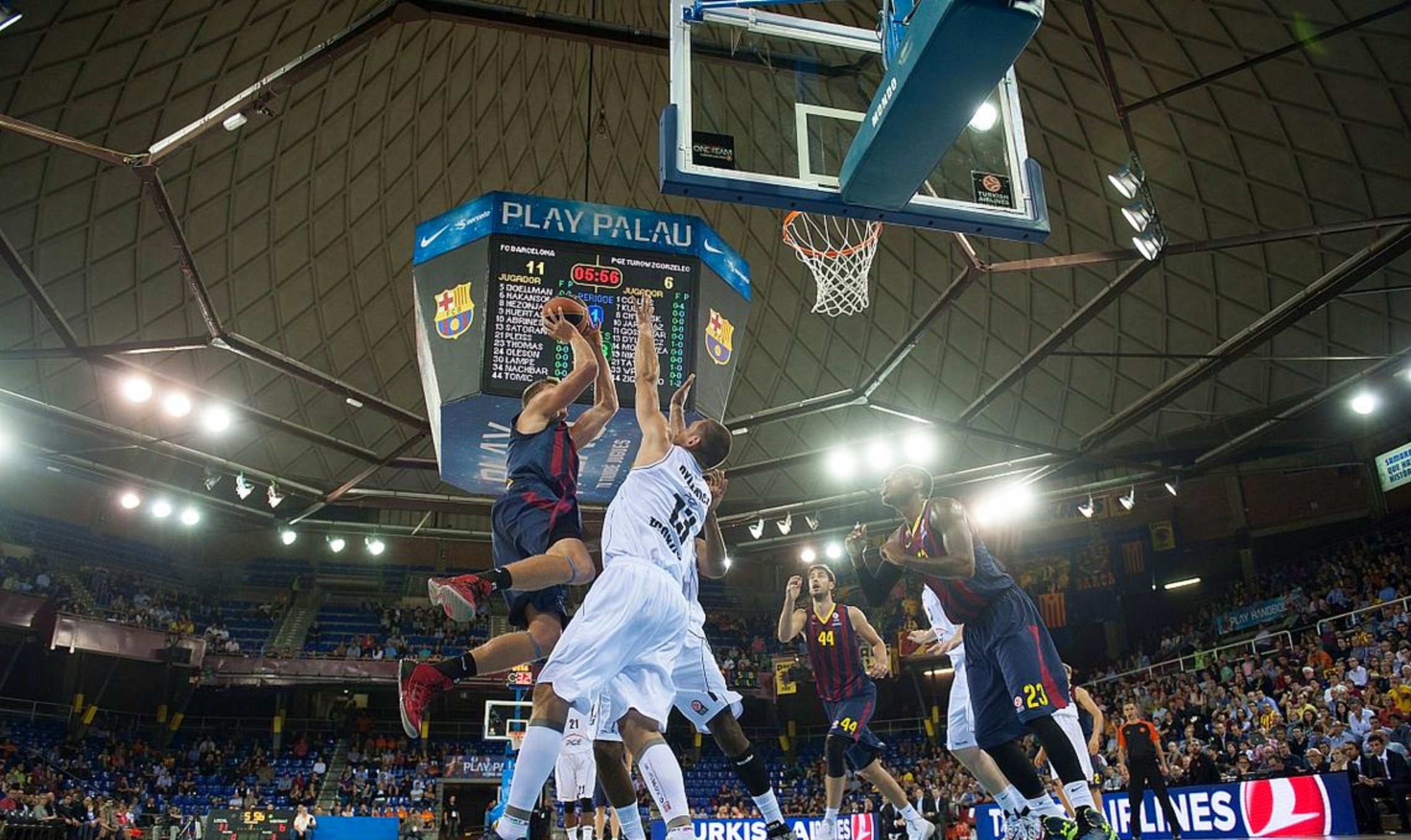 比赛全程精彩，球员表现抢眼，助球队取胜