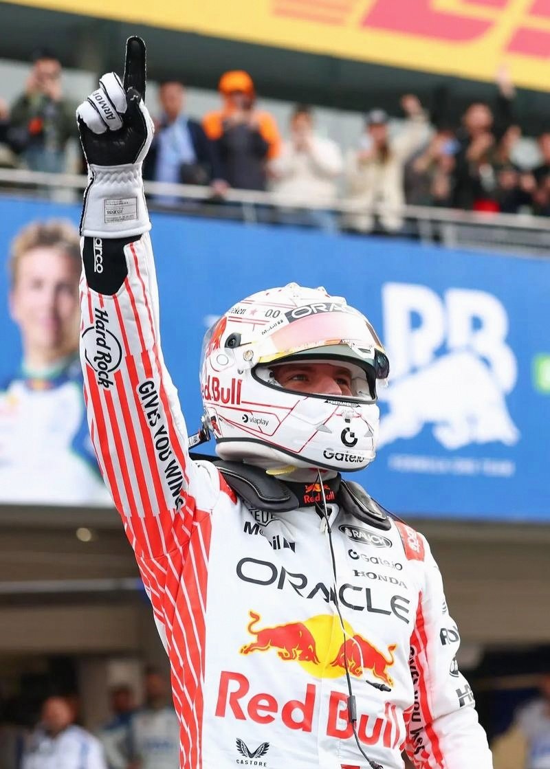 红牛车队鏖战迈凯伦，佩雷兹刷新纪录的简单介绍