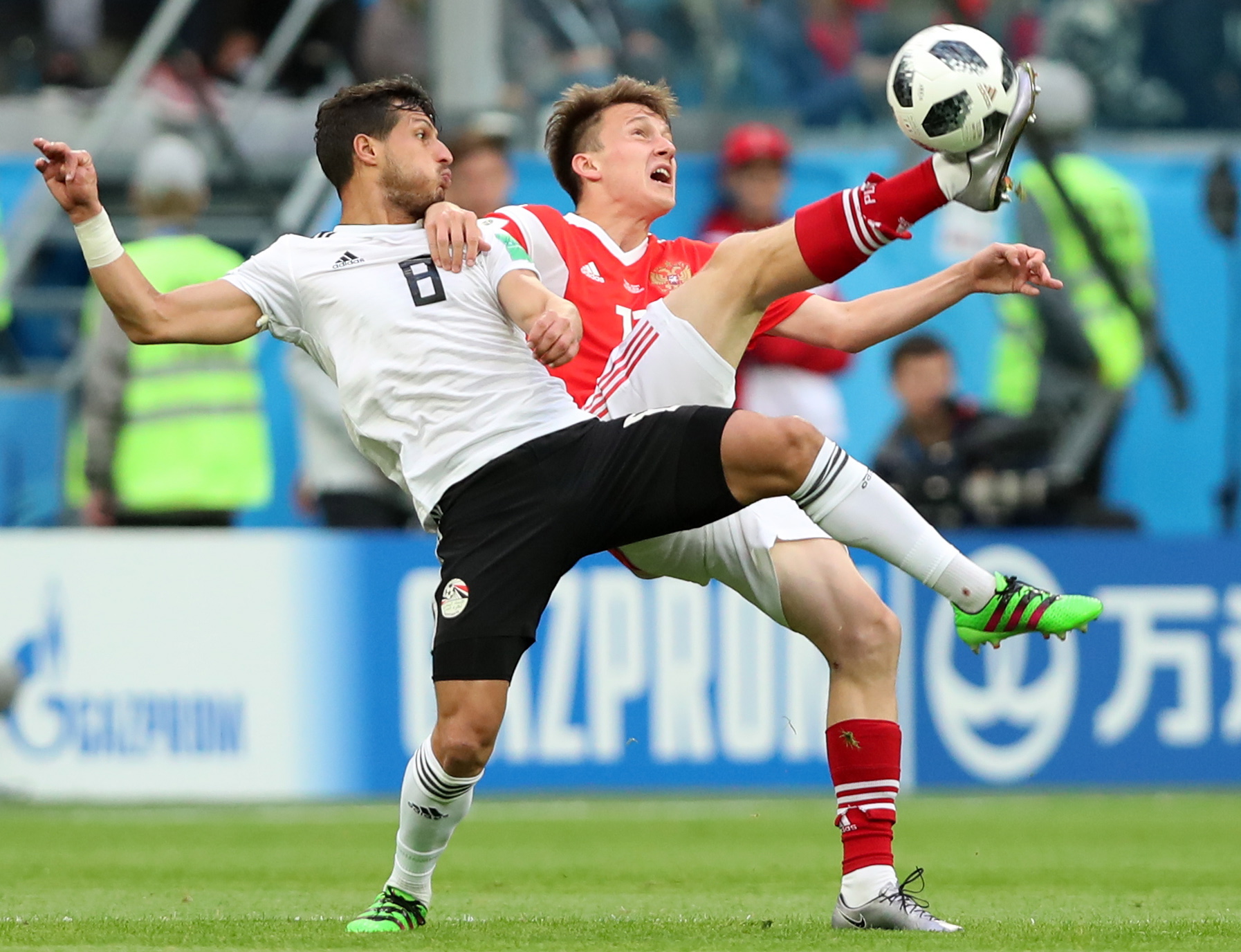 俄罗斯队在场上展现出出色的配合