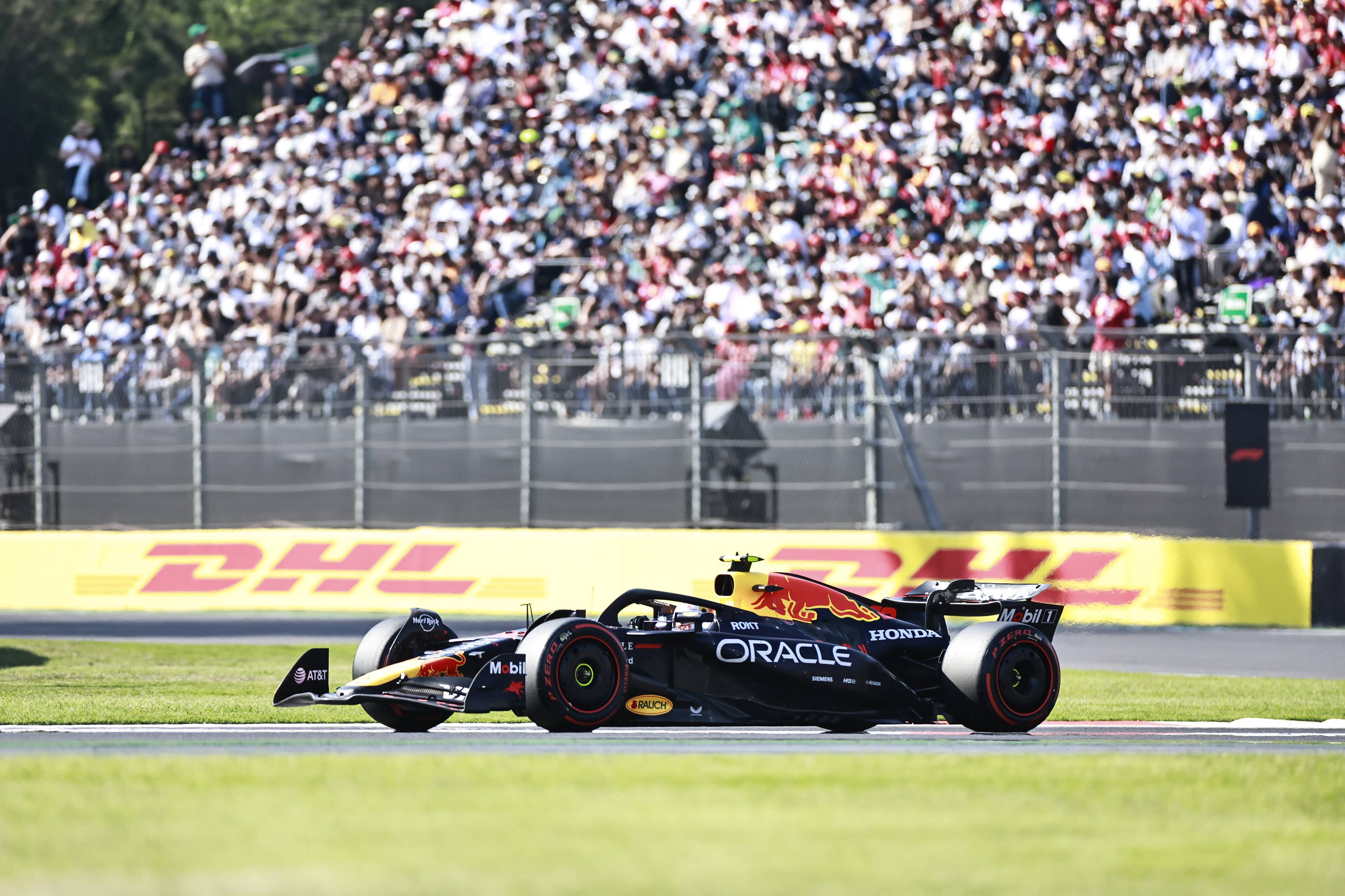 包含雷诺车队完胜哈斯车队，诺里斯惊艳四座的词条