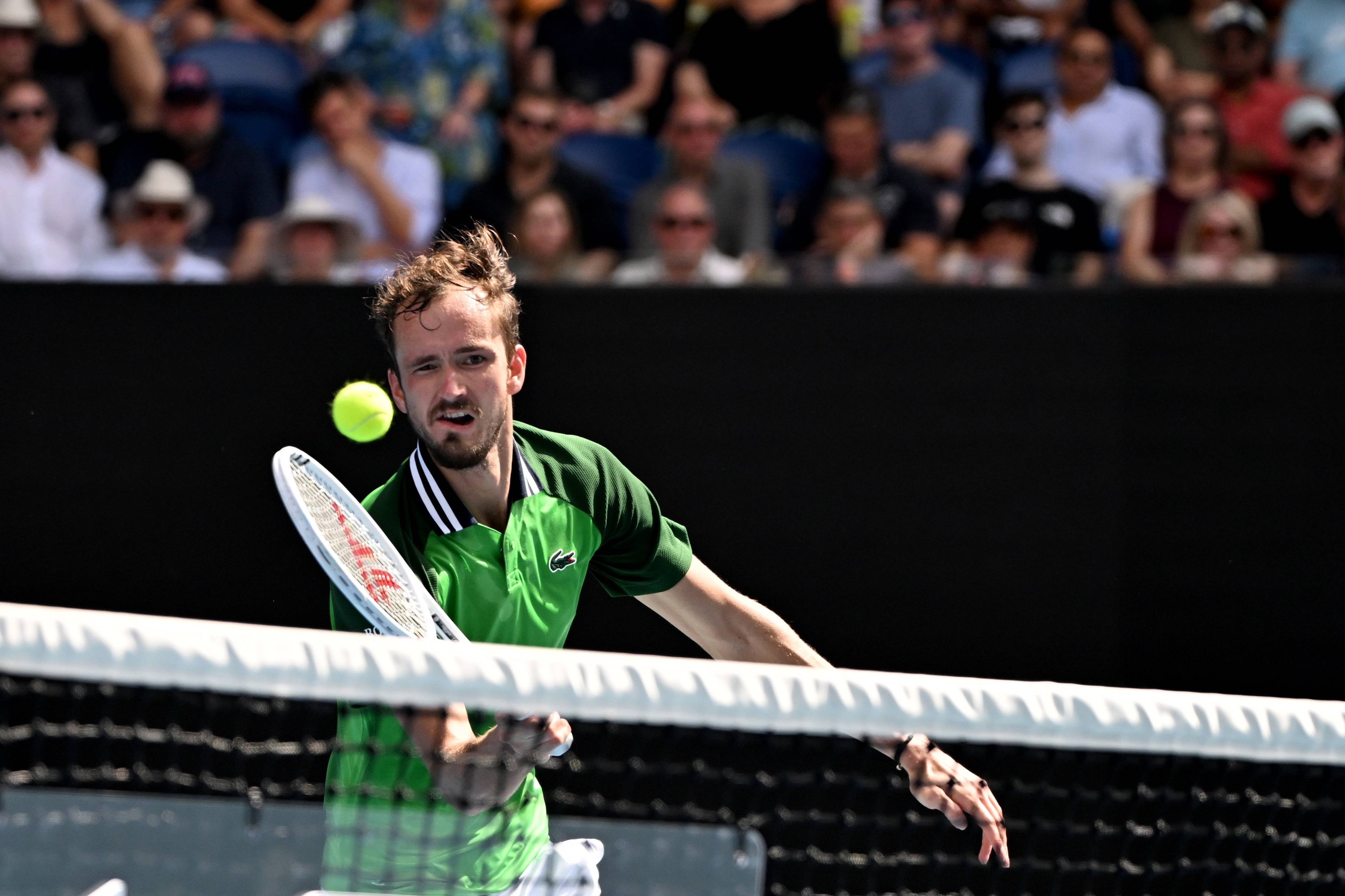 澳大利亚网球队横扫西班牙网球队，梅德韦杰夫制霸全场的简单介绍