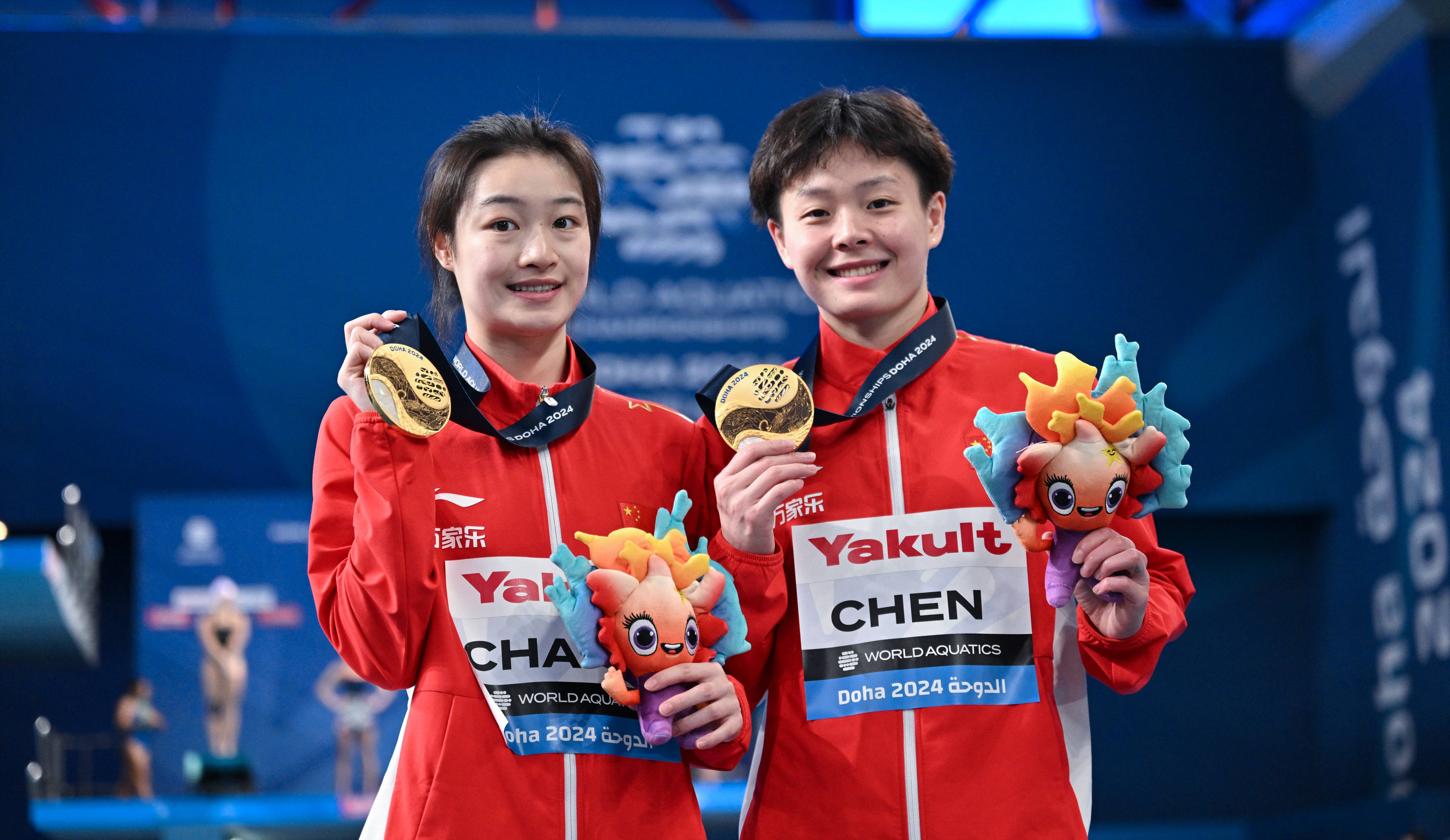 跳水选手在跳板比赛中斩获冠军