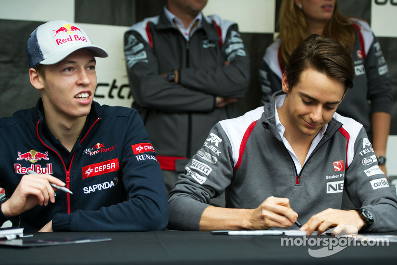 包含红牛车队险胜索伯车队，塞恩斯刷新纪录的词条